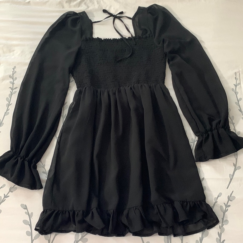 Black long sleeve flowy short dress